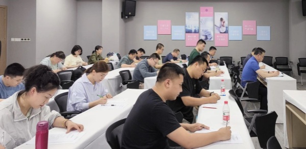 考核認(rèn)證考試中。重慶道格骨科醫(yī)院供圖