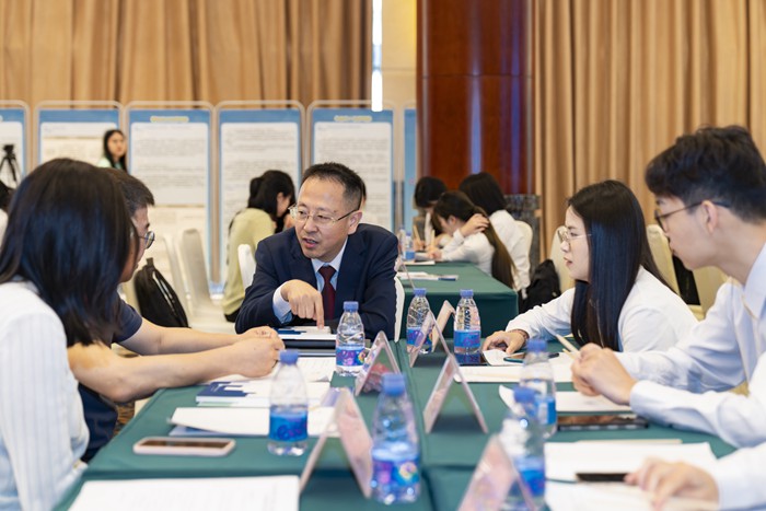 啟動儀式結(jié)束后，“渝法惠企”法治宣傳服務(wù)隊還開展了首場“法治護企”沙龍活動。郭睿攝