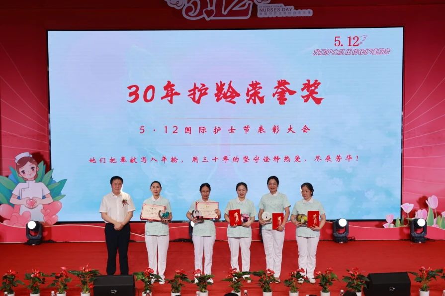 表彰現(xiàn)場。重慶西區(qū)醫(yī)院供圖