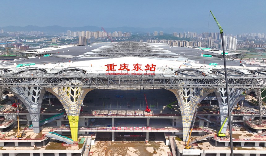 建設(shè)中的重慶東站?？沦F攝