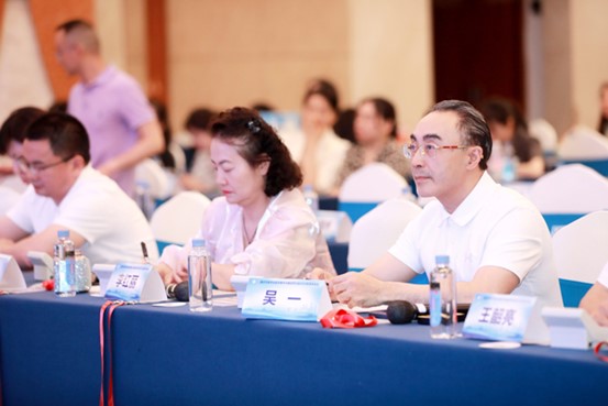 吳一做評委。重慶銅雀臺整形外科醫(yī)院供圖