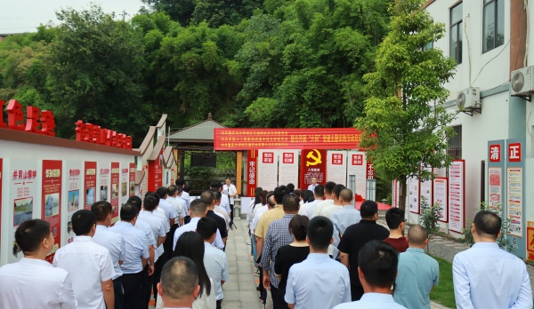 啟動(dòng)儀式現(xiàn)場(chǎng)。沙坪壩區(qū)交通運(yùn)輸委員會(huì)供圖