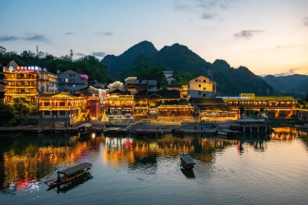 洪安古鎮(zhèn)洪茶古渡夜景如畫(huà)。胡程攝