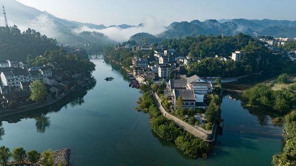 洪安古鎮(zhèn)的清晨，晨霧繚繞、景色旖旎。胡程攝