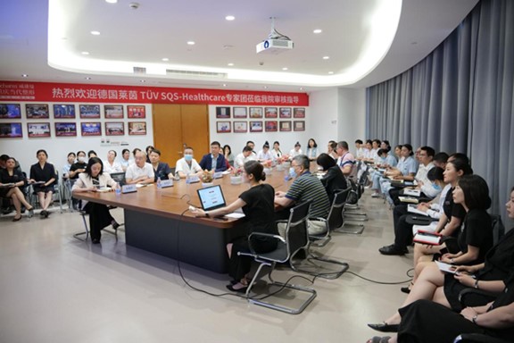 會(huì)議現(xiàn)場(chǎng)。重慶當(dāng)代整形外科醫(yī)院供圖