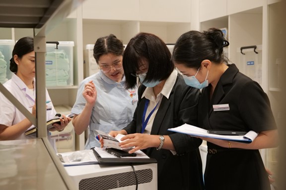 審核現(xiàn)場(chǎng)。重慶當(dāng)代整形外科醫(yī)院供圖