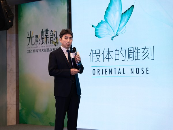 專家講解。重慶軍科整形美容醫(yī)院供圖