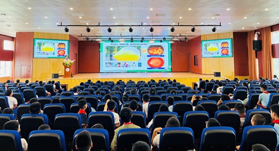 講座現(xiàn)場(chǎng)。華廈渝州眼科醫(yī)院供圖