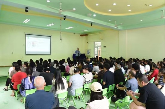 活動(dòng)現(xiàn)場(chǎng)。重慶愛(ài)爾兒童眼科醫(yī)院供圖