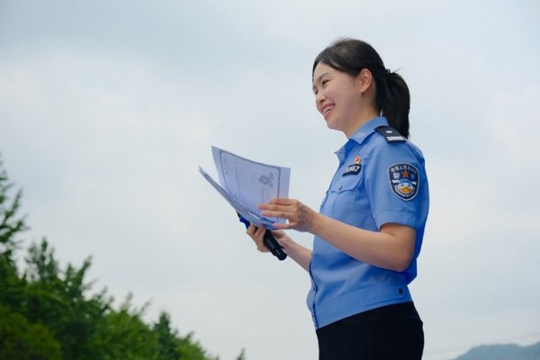 民警在現(xiàn)場開展反詐宣講課。主辦方供圖