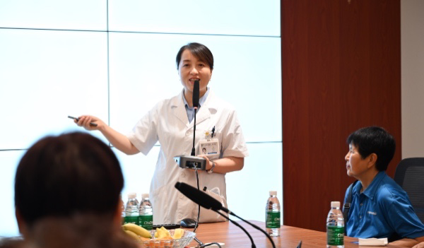 劉健娣科普講座現(xiàn)場(chǎng)。重慶南坪愛(ài)爾眼科醫(yī)院供圖