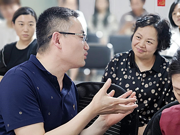 交流現(xiàn)場。重慶東大肛腸醫(yī)院供圖