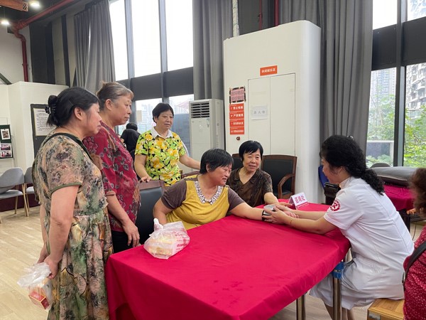 義診服務(wù)。重慶圣佑肛腸醫(yī)院供圖