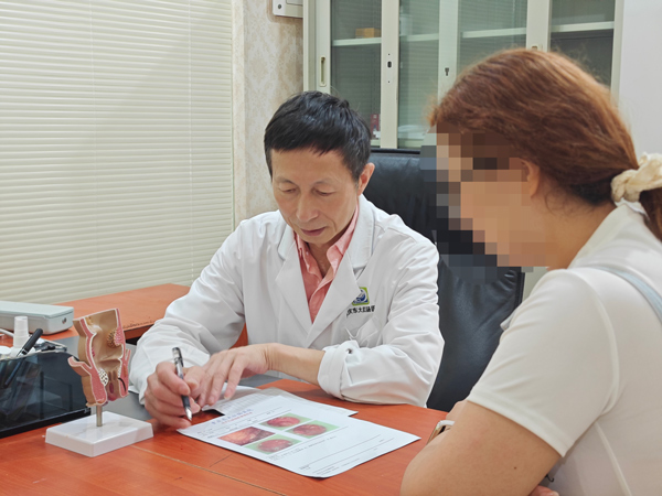 醫(yī)生解讀報(bào)告。重慶東大肛腸醫(yī)院供圖