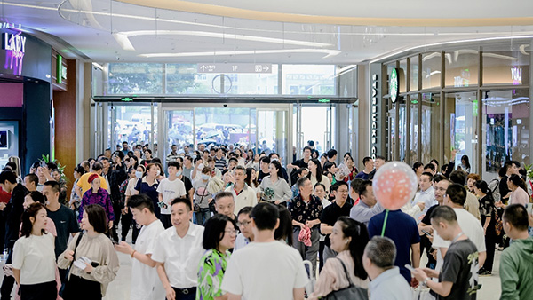 云領(lǐng)天街開業(yè)現(xiàn)場。重慶龍湖供稿