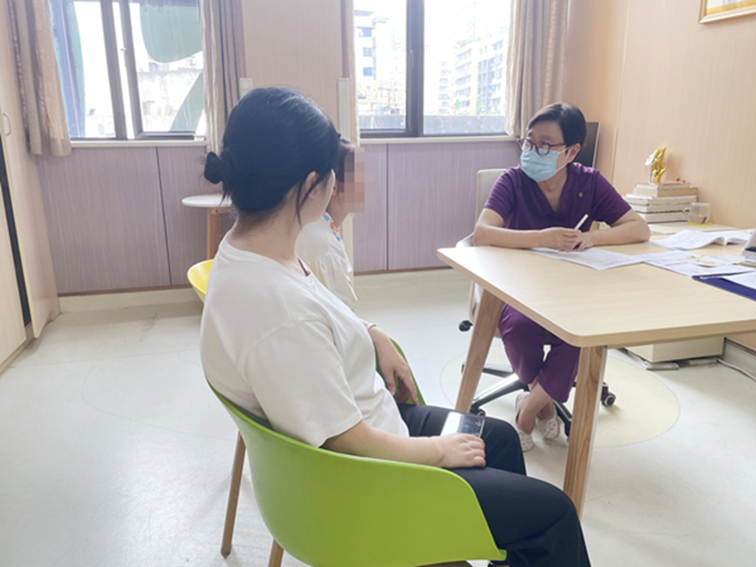 心理咨詢(xún)現(xiàn)場(chǎng)。重慶小米熊兒童醫(yī)院供圖