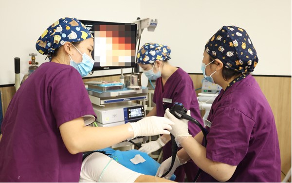 胃鏡檢查。重慶東大肛腸醫(yī)院供圖