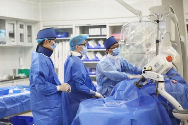 手術(shù)現(xiàn)場(chǎng)。重慶松山醫(yī)院供圖