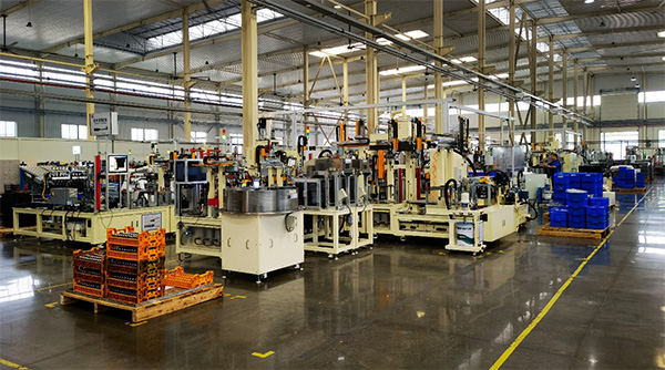 支持的璧山區(qū)某新能源汽車(chē)核心零部件制造企業(yè)車(chē)間。建行重慶市分行供圖