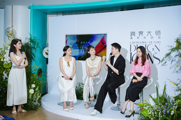 來自不同領(lǐng)域的美學(xué)同仁和戴霞（右三）進(jìn)行共創(chuàng)討論。重慶華美整形外科醫(yī)院供圖