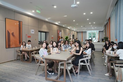 活動(dòng)現(xiàn)場(chǎng)。重慶星榮整形外科醫(yī)院供圖