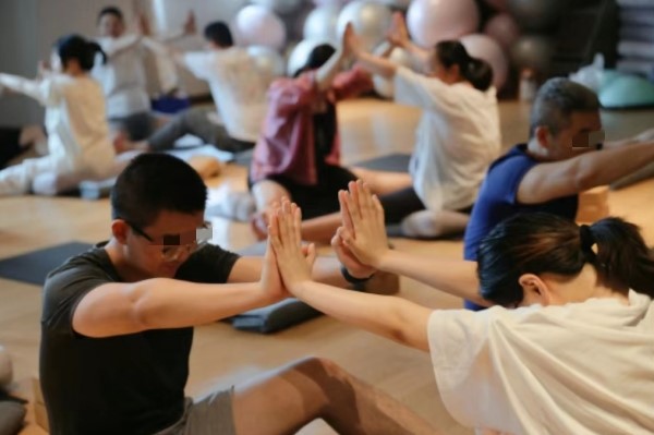 瑜伽練習(xí)。重慶安琪兒婦產(chǎn)醫(yī)院供圖