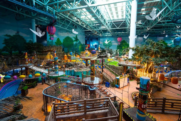 室內(nèi)“熱帶雨林”耍事多。融創(chuàng)海世界供圖