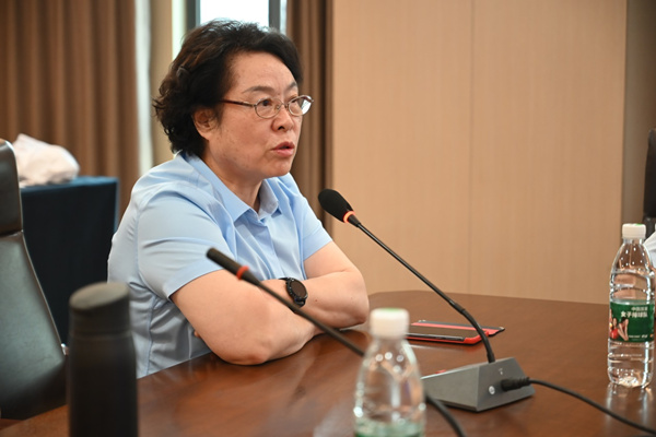 賀翔鴿發(fā)言。重慶愛爾眼科醫(yī)院總院供圖