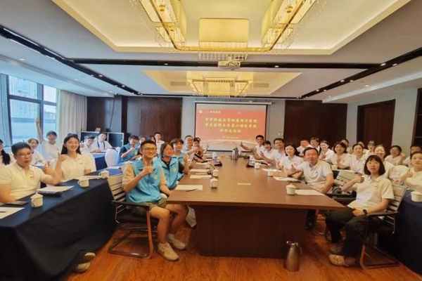 黨課學(xué)習(xí)交流會(huì)。重慶醫(yī)科大學(xué)附屬第二醫(yī)院供圖