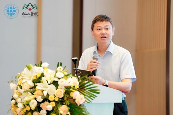 陳黎明致辭。重慶松山醫(yī)院供圖