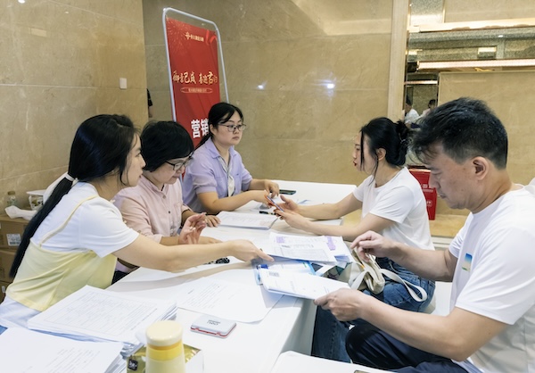 交付現(xiàn)場。江北區(qū)住房城鄉(xiāng)建委供圖