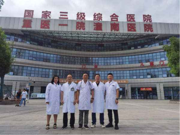 鐘前進教授團隊在潼南區(qū)進行先心病篩查