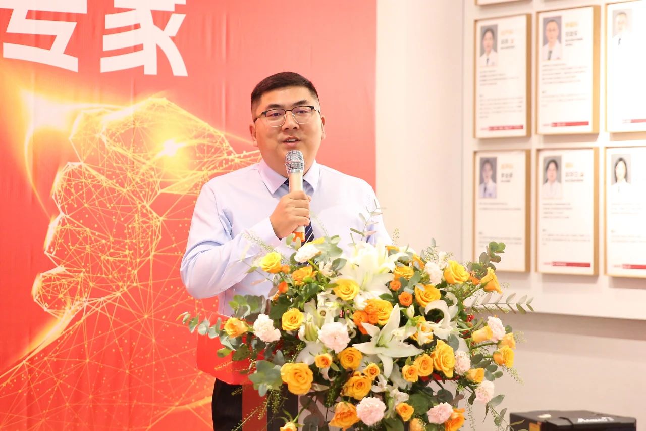 羅克致辭。重慶松山醫(yī)院供圖