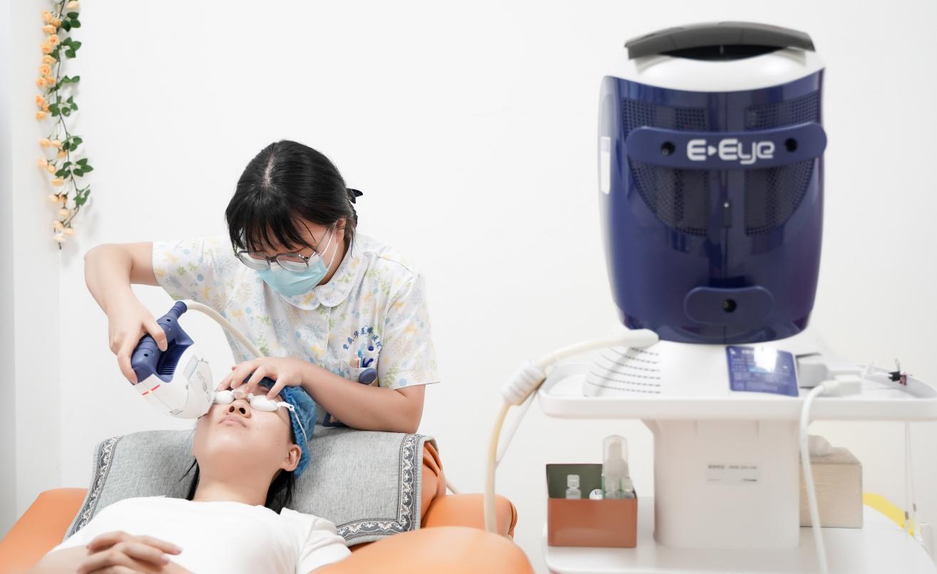 干眼癥治療。重慶華廈眼科供圖