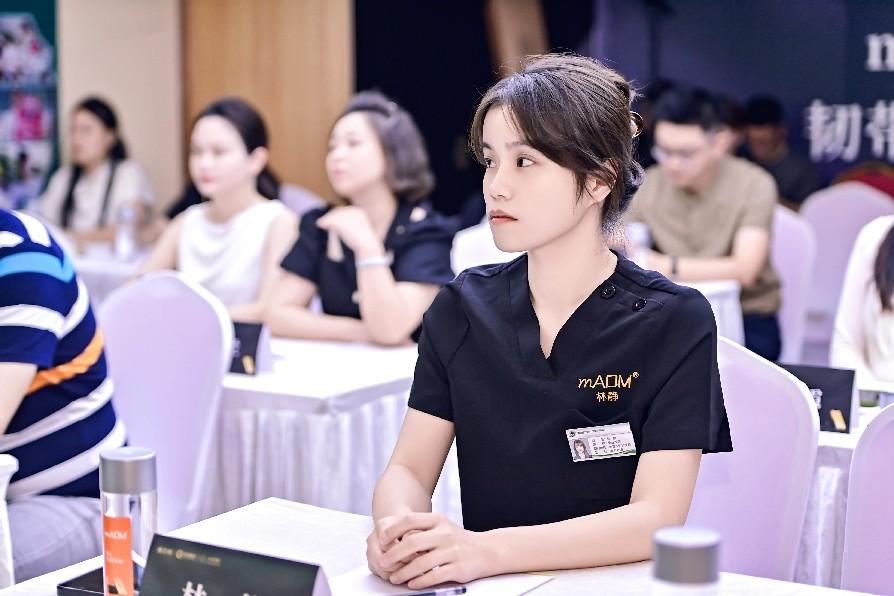 研討會(huì)現(xiàn)場(chǎng)。重慶軍美醫(yī)療美容醫(yī)院供圖