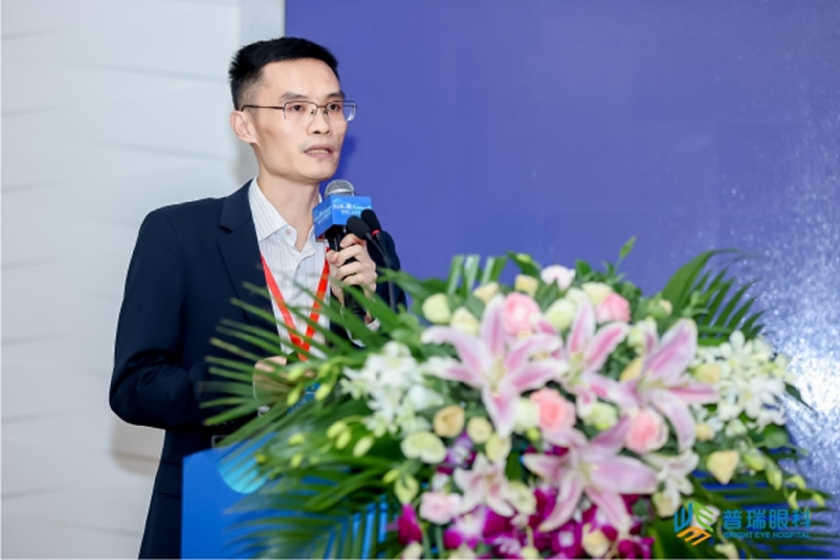 劉真分享課題。重慶普瑞眼科醫(yī)院供圖