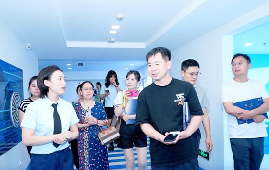 科普基地參觀。重慶愛爾眼科醫(yī)院總院供圖