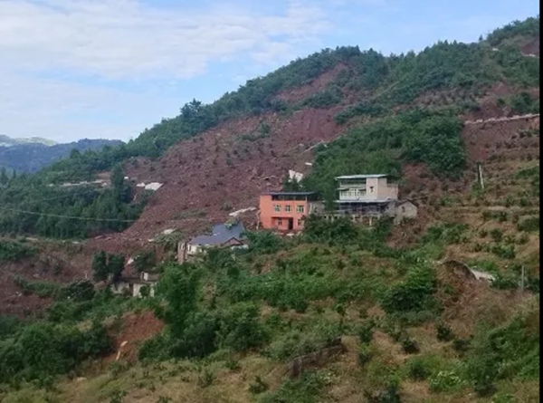 水田灣滑坡全貌。重慶市規(guī)劃和自然資源局供圖