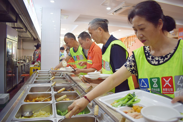 活動(dòng)現(xiàn)場(chǎng)。重慶迪邦皮膚病醫(yī)院供圖