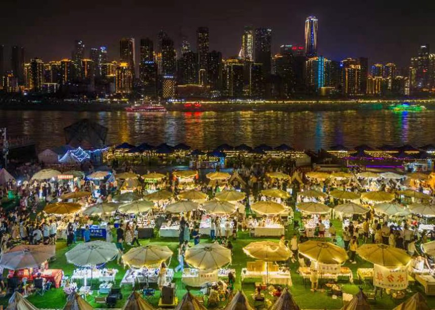 南濱路彩虹集市。郭旭攝