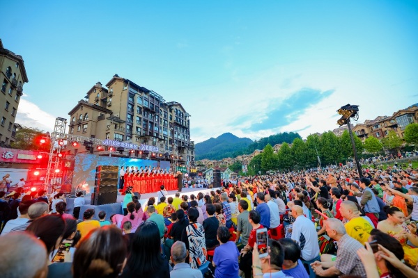 2024年金粉嘉年華活動現(xiàn)場。金科服務(wù)供圖