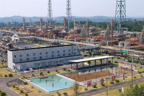 鳥(niǎo)瞰遂寧凈化公司。曾英豪攝