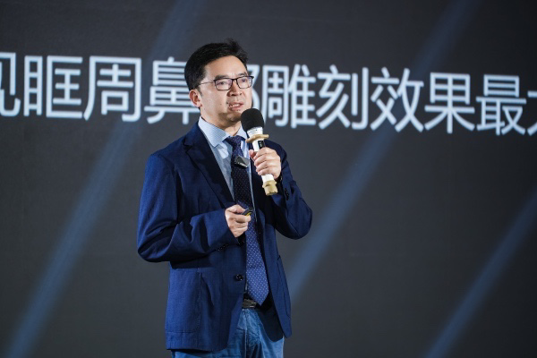 王旭明致辭。重慶當(dāng)代整形外科醫(yī)院供圖