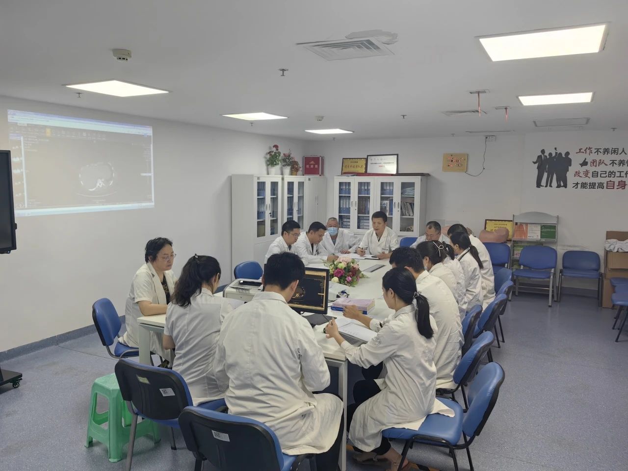 多學(xué)科會(huì)診。重慶醫(yī)科大學(xué)附屬第三醫(yī)院供圖