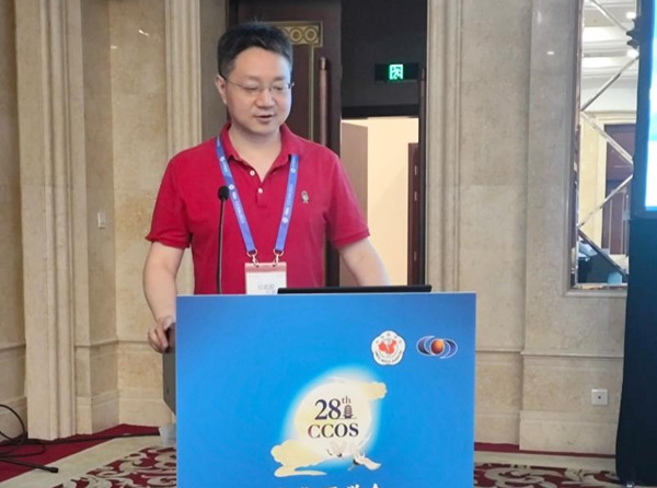 劉銳上臺(tái)分享。重慶愛爾眼科醫(yī)院總院供圖