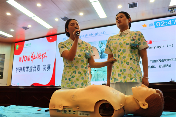 第十屆“紅燭杯”護(hù)理教學(xué)擂臺(tái)賽決賽現(xiàn)場(chǎng)(新橋醫(yī)院供圖)
