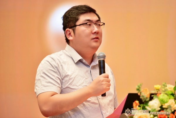 羅克致辭。重慶松山醫(yī)院供圖