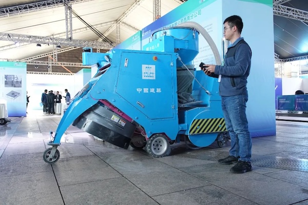 首屆建筑機(jī)器人大賽現(xiàn)場(chǎng)。重慶市住房城鄉(xiāng)建委供圖