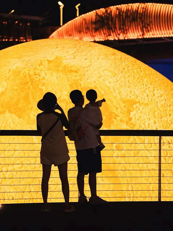 禮嘉燈會活動市民打卡拍照。貳拾貳時供圖