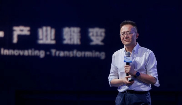 馬上消費(fèi)副總經(jīng)理兼首席信息官蔣寧在云棲大會(huì)上作主題分享。云棲大會(huì)組委會(huì)供圖